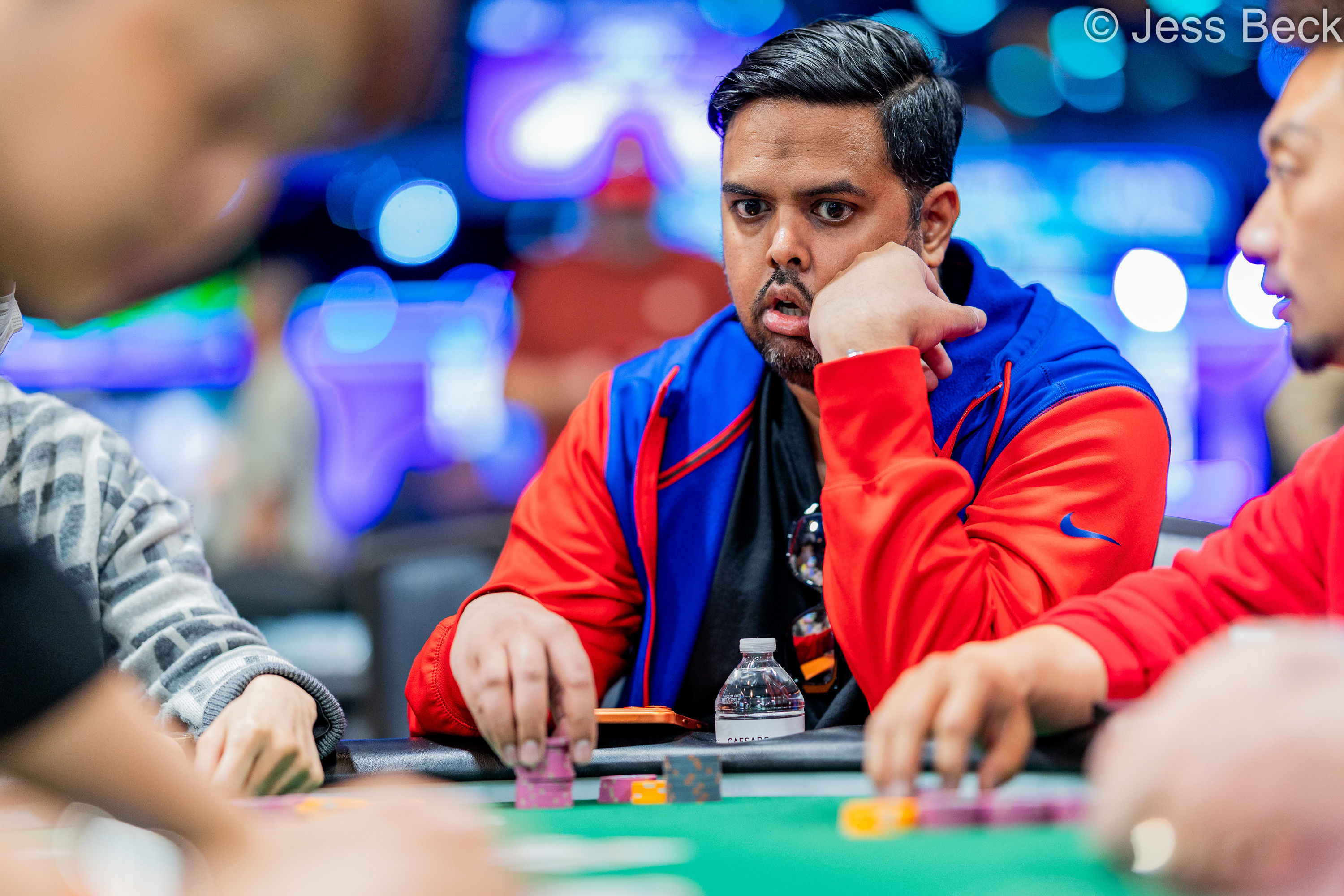 WSOP 主赛事泡沫期上演“清一色”VS“葫芦”的世纪对决 - NG28官网 - NG28