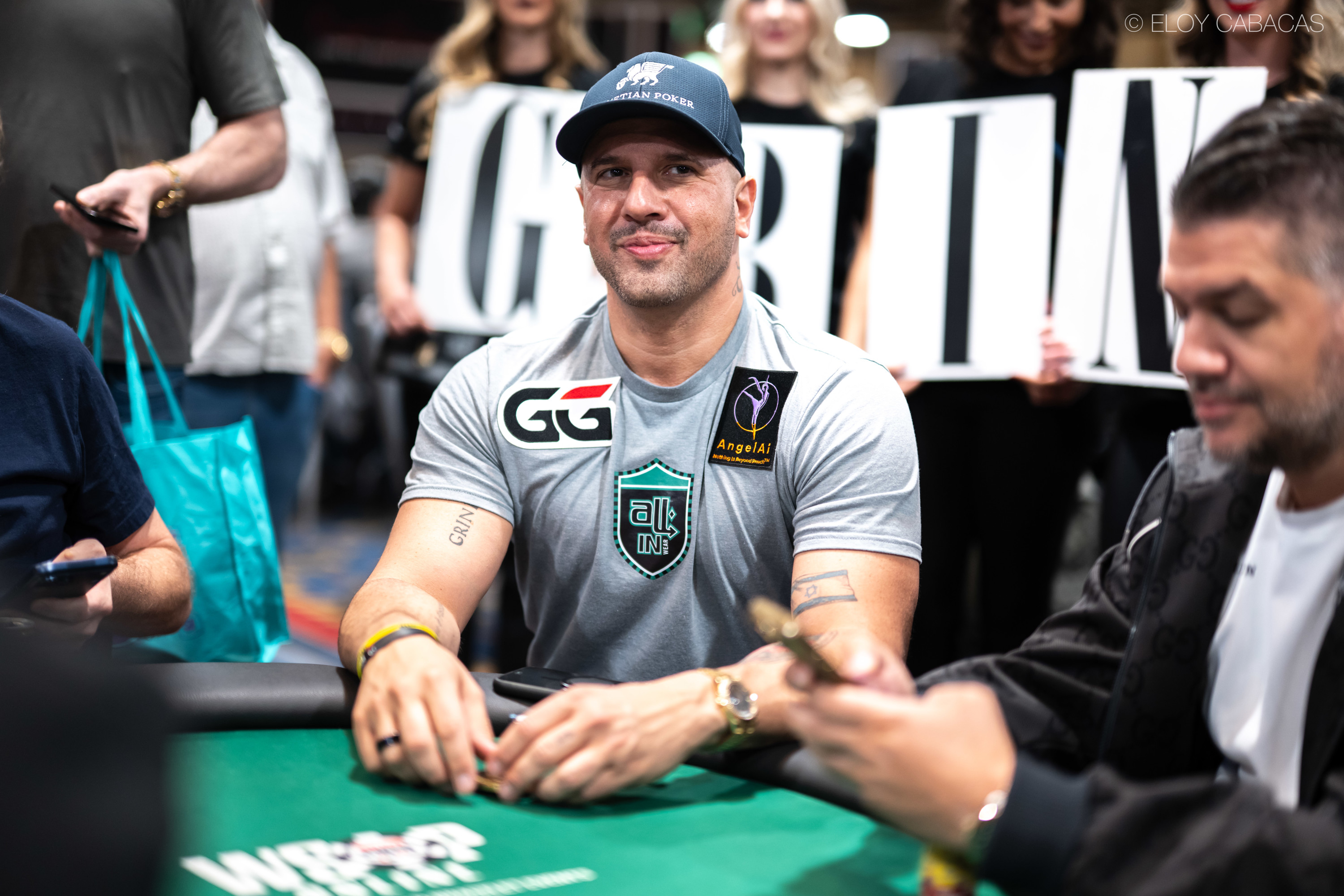 卫冕冠军Mizrachi在WSOP主赛事中强势翻盘：面对四条仍坚挺 - NG28官网 - NG28